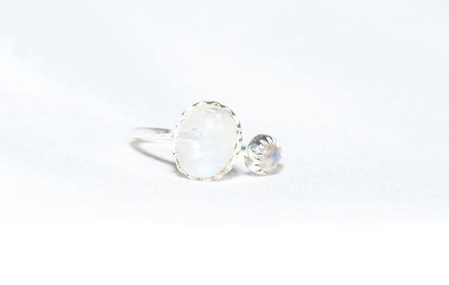 Anillo de plata de ley con dos piedras - Piedra luna arcoíris