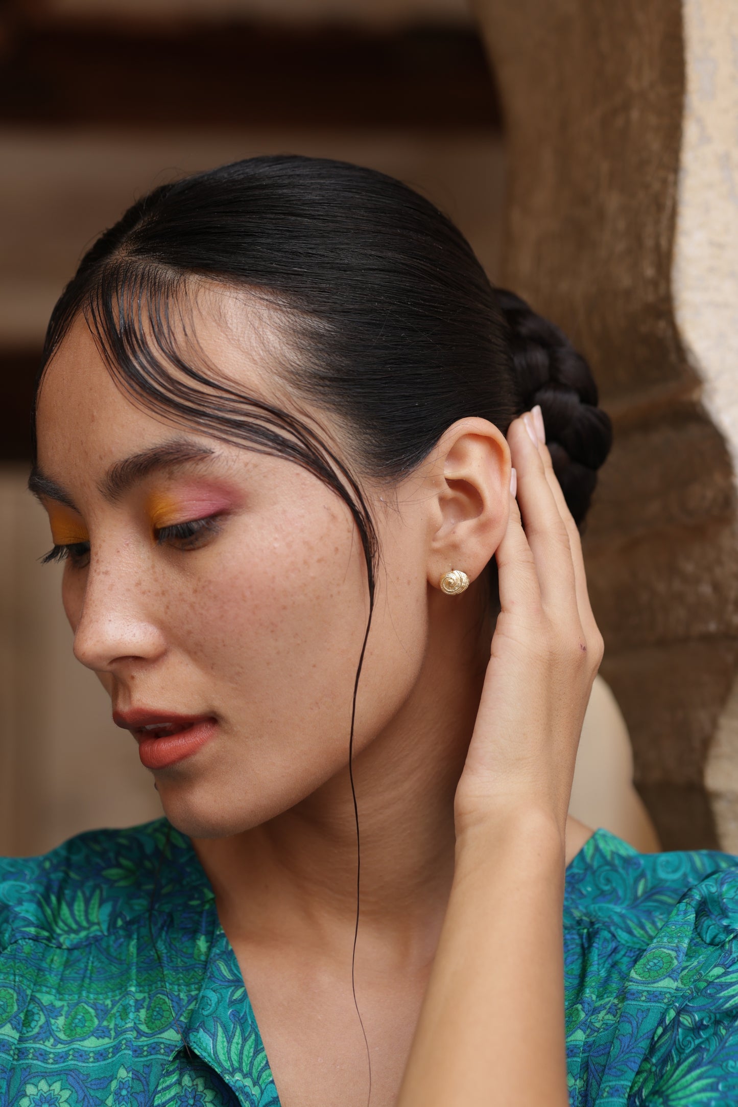 Pendientes de botón con forma de concha - Oro