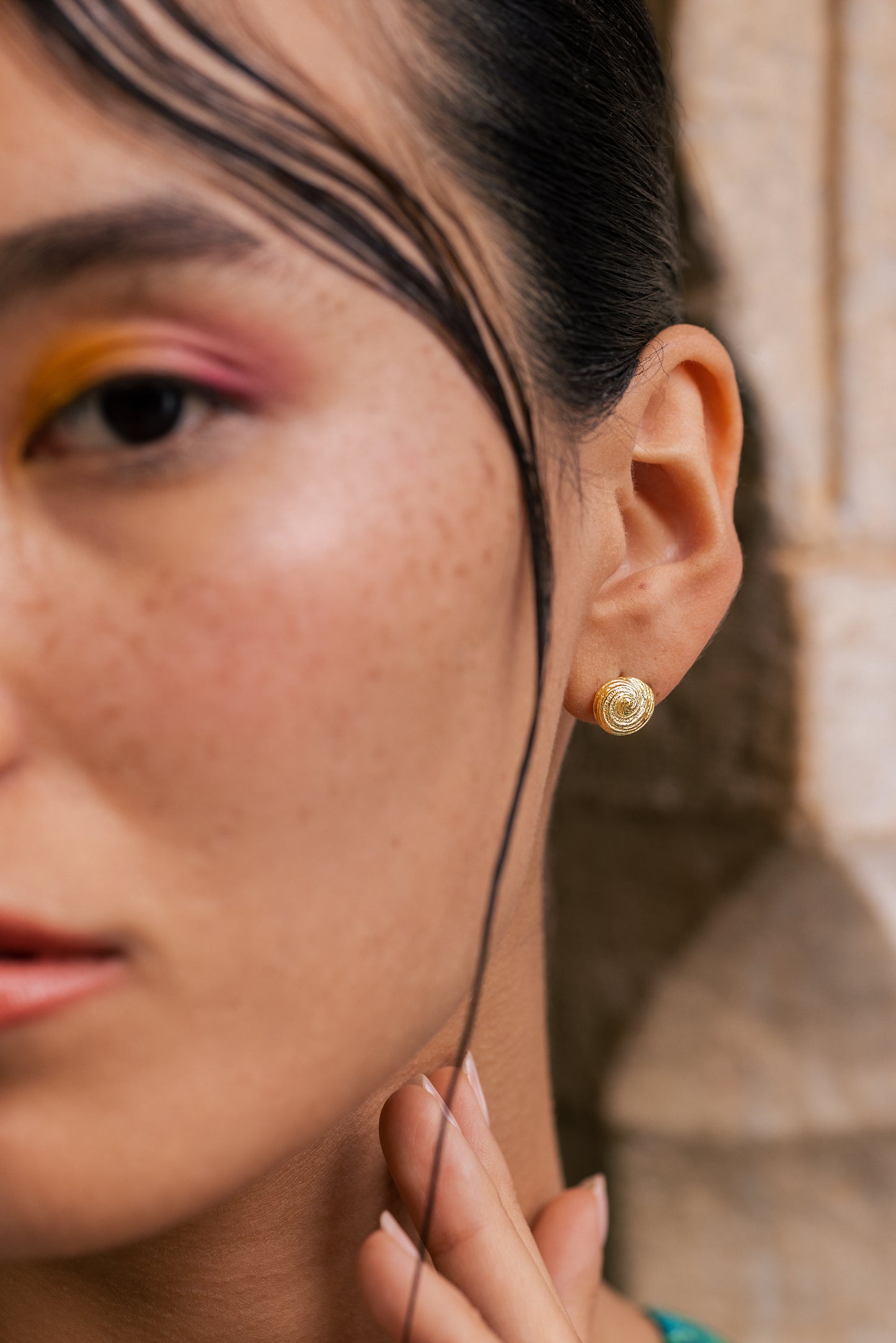Pendientes de botón con forma de concha - Oro