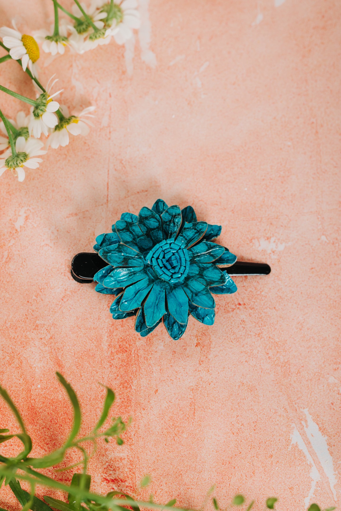 Pinza para el cabello de cuero