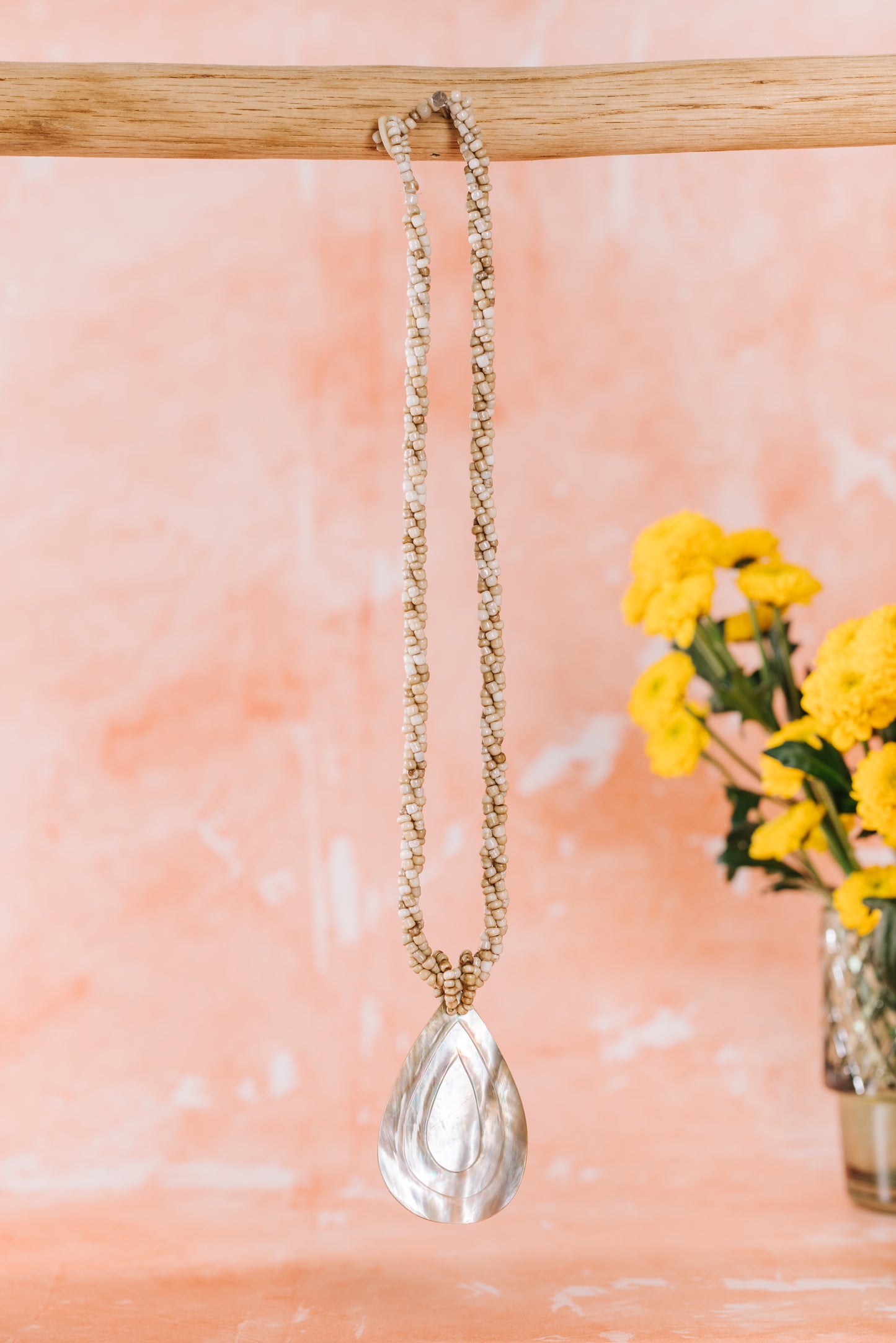 Necklace Oval Shell Pendant - Beige