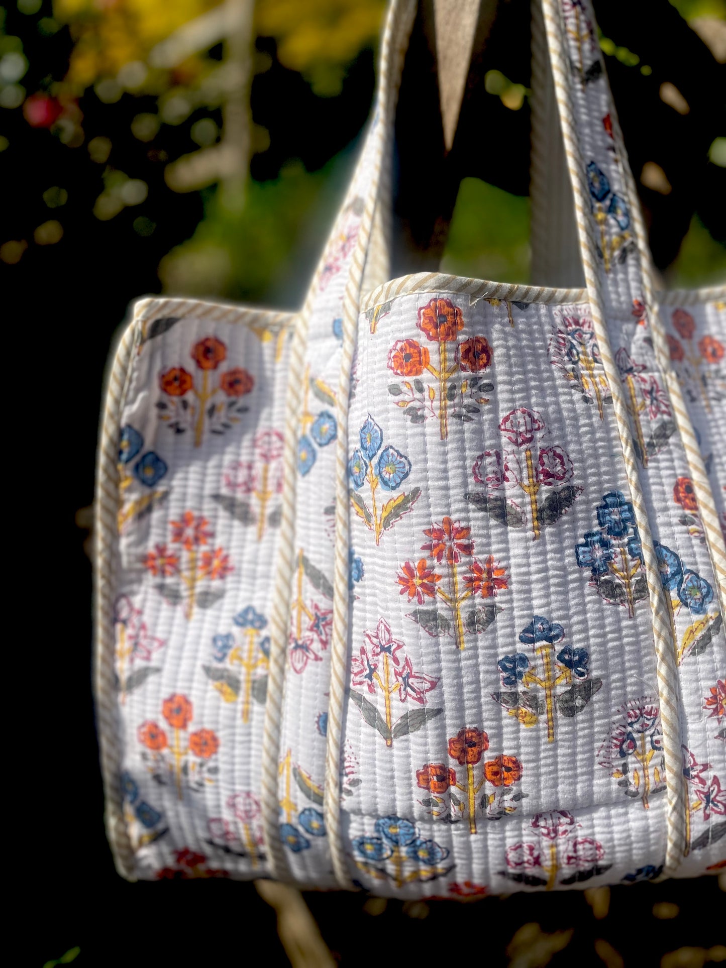 Bolso de mano acolchado - Flor blanca