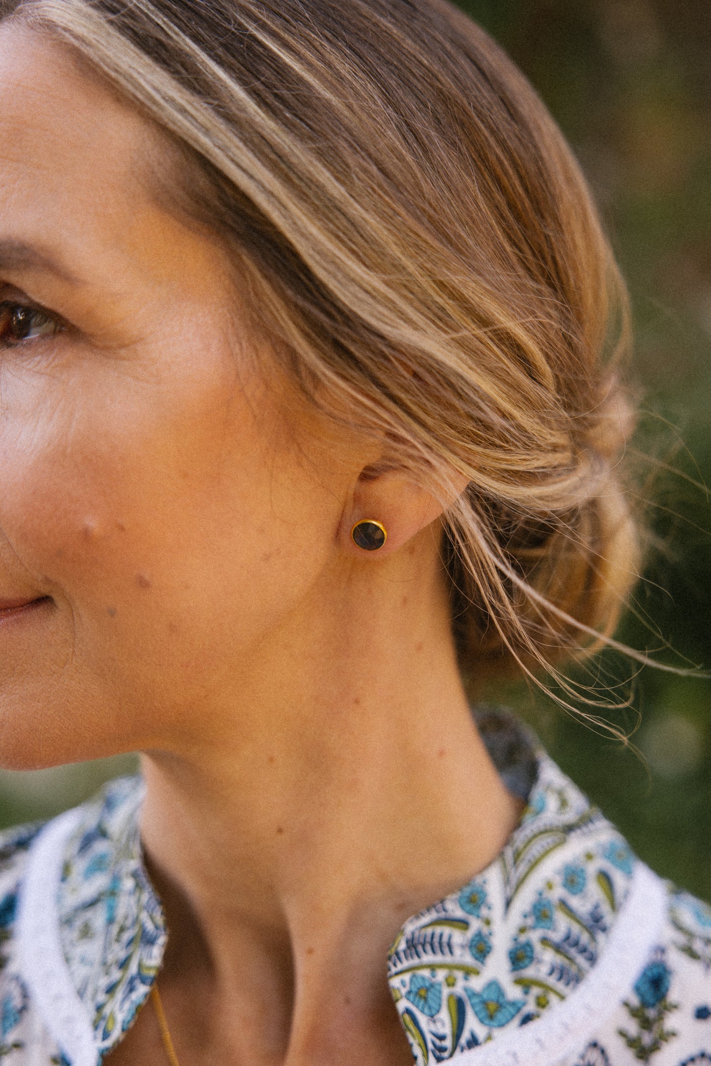 Gold Vermeil Round Stud Earrings in Labradorite