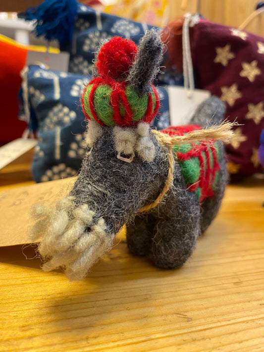 Fairtrade Scottie in a sweater - felt